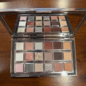 Huda Beauty Icy Nude Eyeshadow Palette